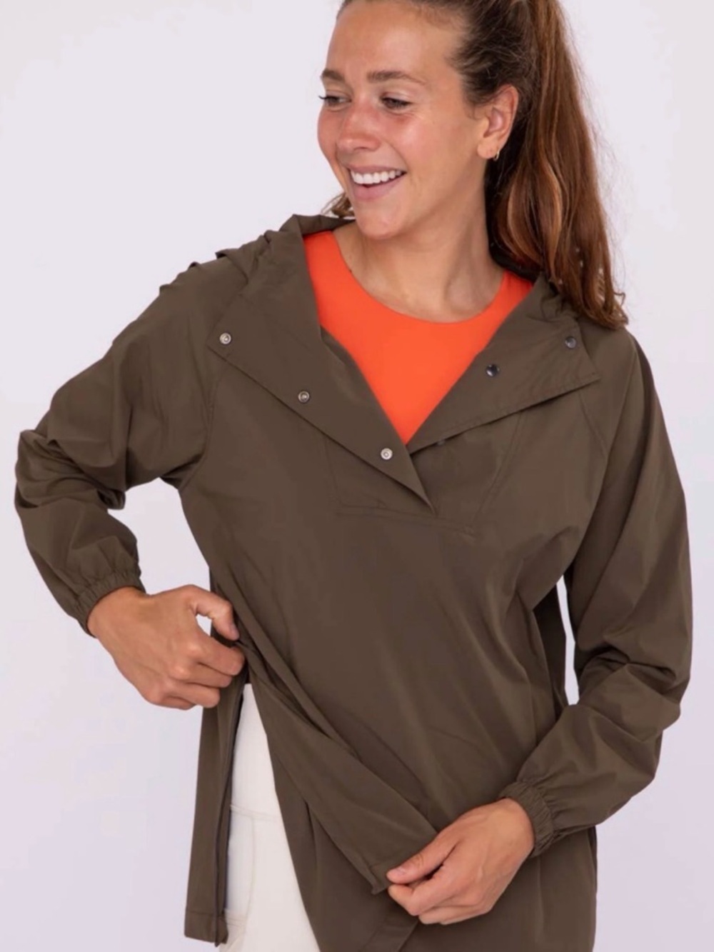 Mono B Waterproof Snap Front Relaxed Pullover Women’s Size Small EUC